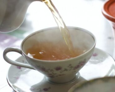 De ce nu e bine să pui miere în băuturi fierbinţi. Se transformă într-o otravă pentru organism
