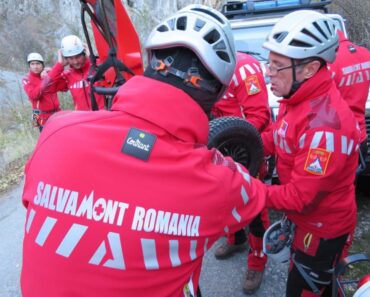 Prahova: Acțiune contracronometru a salvamontiștilor pentru salvarea unui bărbat care a căzut pe traseul Jepii Mici