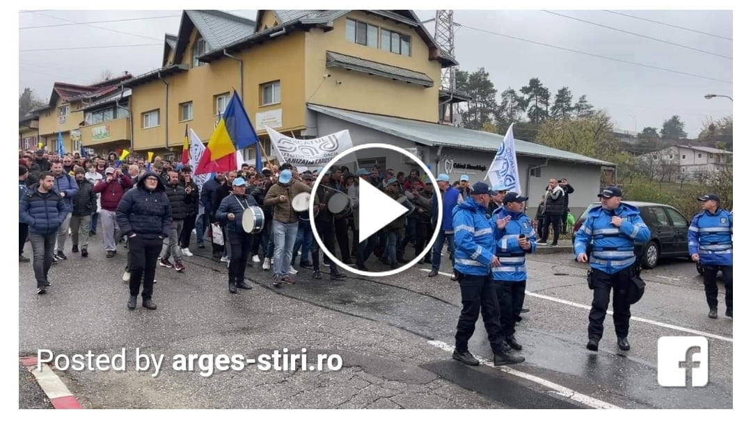 Mii de angajaţi ai Dacia au ieşit în stradă, la Mioveni
