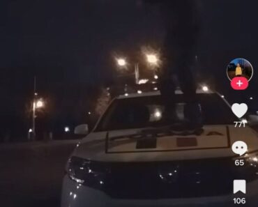 Ploiesti/ A fost prins golanul care s-a filmat dansand pe capota unei masini de Politie, cu manelele la maxim