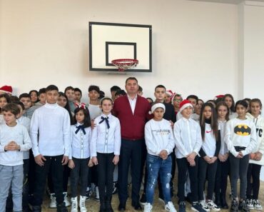 Primarul Paul Costin Cazanciuc a fost Moş Crăciun pentru copiii din Râfov