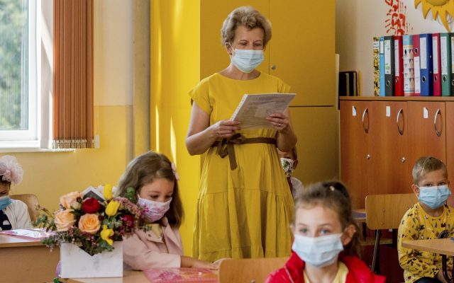 Stare de alertă epidemică privind gripa / Rafila: Recomandăm evitarea aglomerației, masca în spații închise
