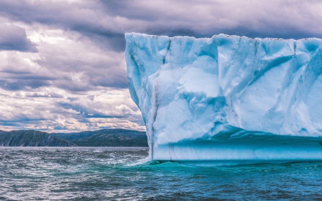 Un aisberg de 15 ori cât Parisul s-a desprins de banchiză în Antarctica
