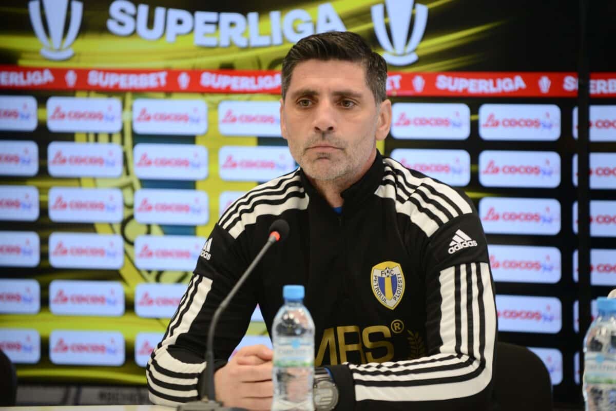 Elevul “se dă” la profesor! Elevul “se dă” la profesor!