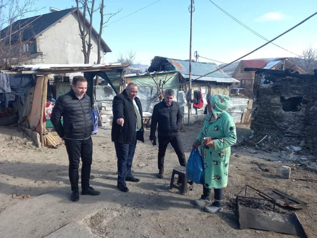 Prefectura Prahova vine in sprijinul unei familii din Apostolache a carei casa a fost mistuita de incendiu
