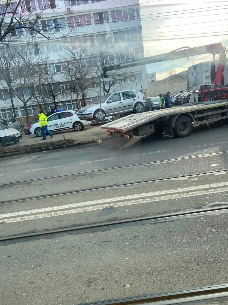 Atentie! Se ridica masinile parcate neregulamentar pe Soseaua Vestului, zona Balif
