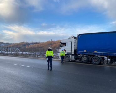 Controale in trafic, pe DN1. Politistii opresc TIR-uri si camioane