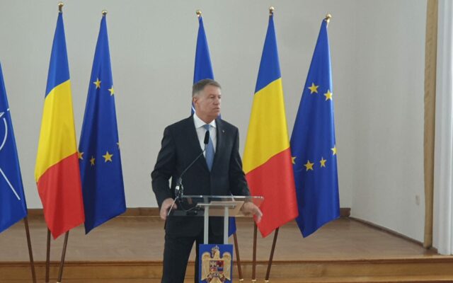 Iohannis: Nu cred că putem să ne aşteptăm vreodată ca politicienii să stea frumos acolo, în banca lor, şi să nu zică nimic. Că n-ar mai fi politicieni. Eu sunt foarte mulţumit că există această coaliţie de guvernare, că România este stabilă