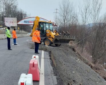 Restrictii de trafic pe DN1, la Breaza. CNAIR a început lucrările pentru „stabilizarea DN1” în zona unde s-a surpat șoseaua