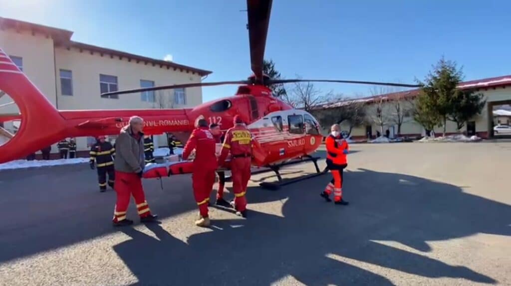 Misiune de salvare contra cronometru! Un bebelus nascut la Maternitatea Ploiesti cu probleme de sanatate a fost transferat cu elicopterul SMURD la Brasov