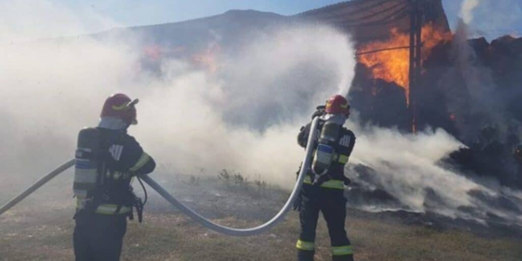 INCENDIU la o hală din Lipanesti