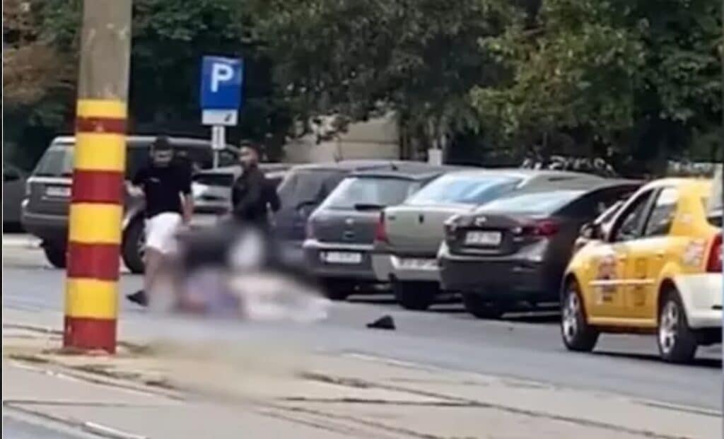 Ploiesti/ Doi golani au batut un taximetrist si i-au furat telefonul. Unul din ei a refuzat sa achite cursa si a chemat in ajutor un prieten sa-l „puna la punct” pe sofer