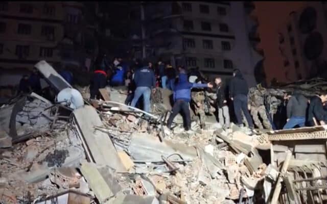 Cutremur de 7,4 grade pe scara Richter în Turcia, printre cele mai puternice din ultimii 100 de ani / Peste 641 de morți în Turcia și Siria, seismul a fost simțit și în Liban / Turcia cere ajutor internațional