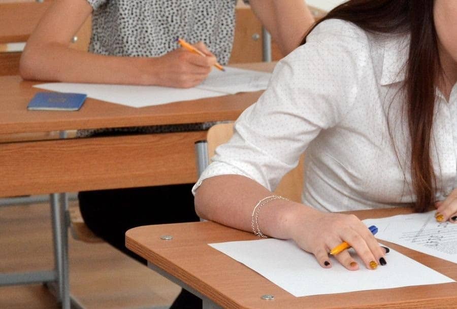 Veşti bune pentru părinţi şi copii: vin mai mulţi bani de la stat. Sumele se dublează şi intră pe card