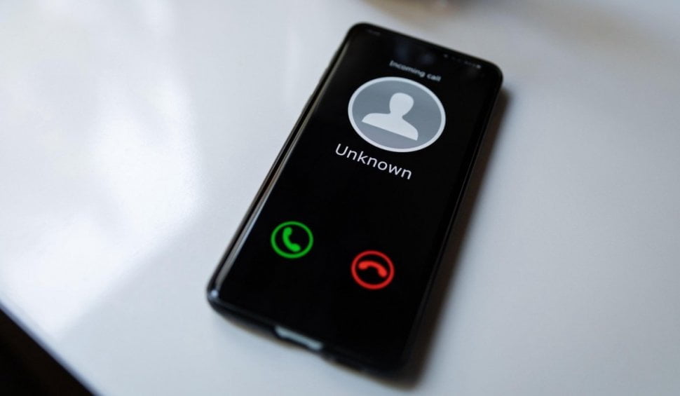 Mare atenție la telefoanele primite de la „bancă”! Poliția Română avertizează cu privire la o fraudă online la nivel european