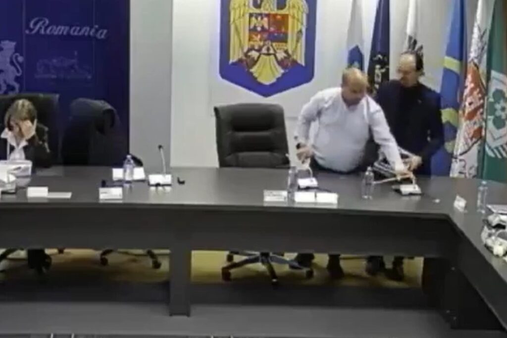 Şedința de azi a Consiliului Local s-a transformat în circ, grație ex-USR-istului Mihai Polițeanu „Macovei”