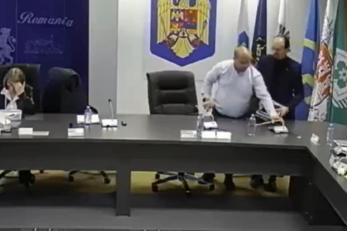 Şedința de azi a Consiliului Local s-a transformat în circ, grație ex-USR-istului Mihai Polițeanu „Macovei” Şedința de azi a Consiliului Local s-a transformat în circ, grație ex-USR-istului Mihai Polițeanu „Macovei”