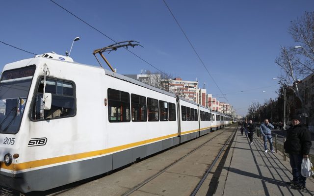 Bătaie în trafic, între o vatmaniță şi o şoferiță. Le-a despărțit Poliția