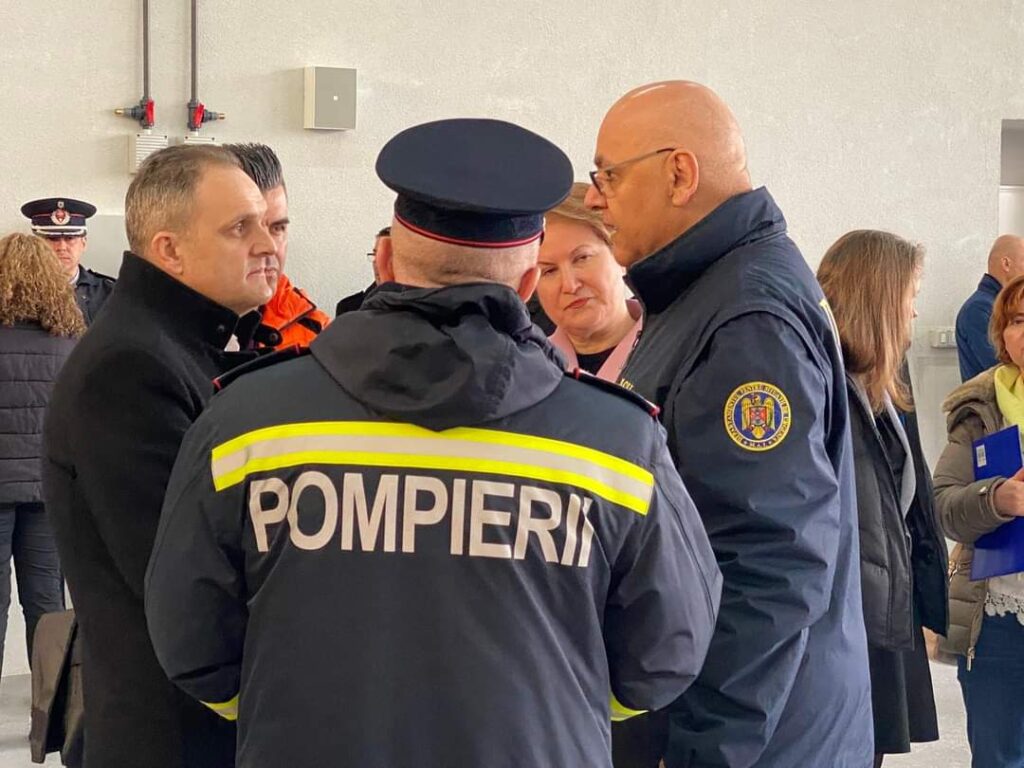 Raed Arafat a venit la inaugurarea noului Detasament de pompieri Mizil. Prefectul Virgiliu Nanu, prezent la eveniment