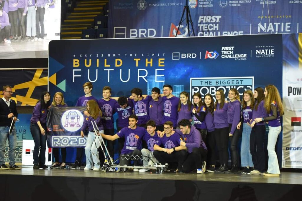 „LMV-iştii” sunt top! Echipa Ro2D2 va reprezenta Romania la Campionatul Mondial de Robotica din Boston, SUA