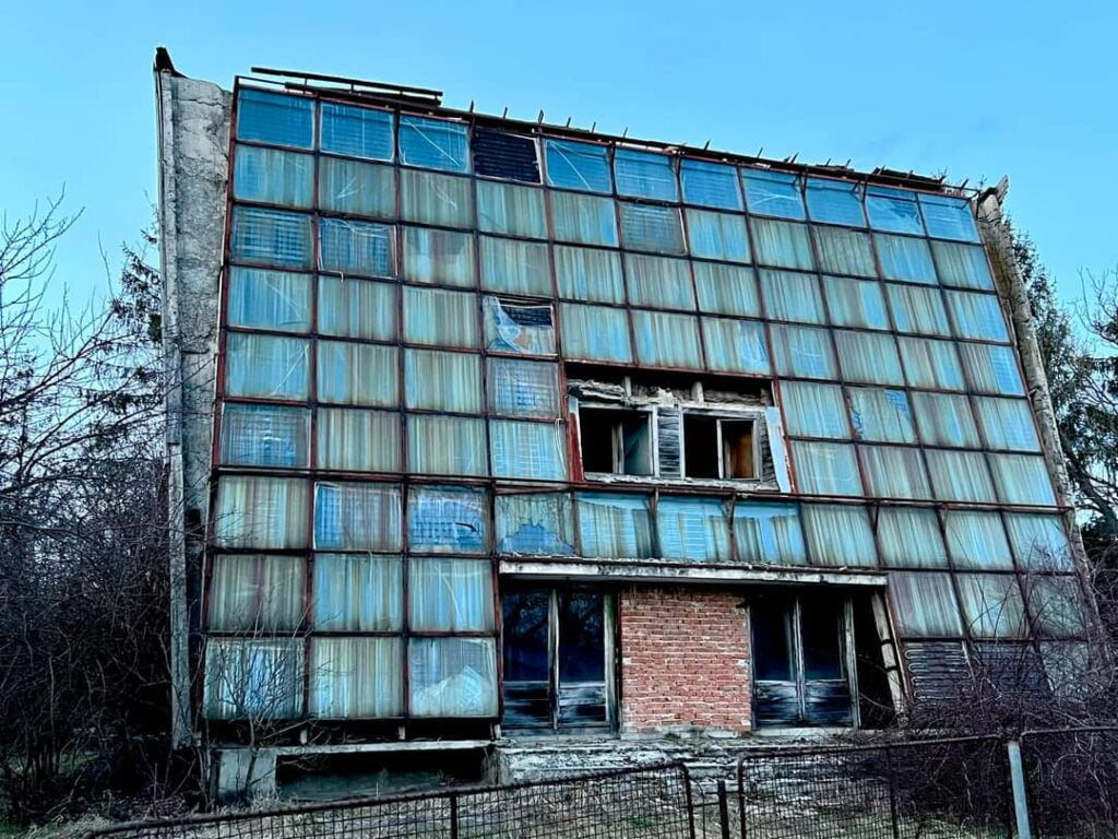 „Casa solară”, un simbol al orasului Câmpina şi exemplu de autonomie energetică, a devenit o pată pe obrazul autorităților locale