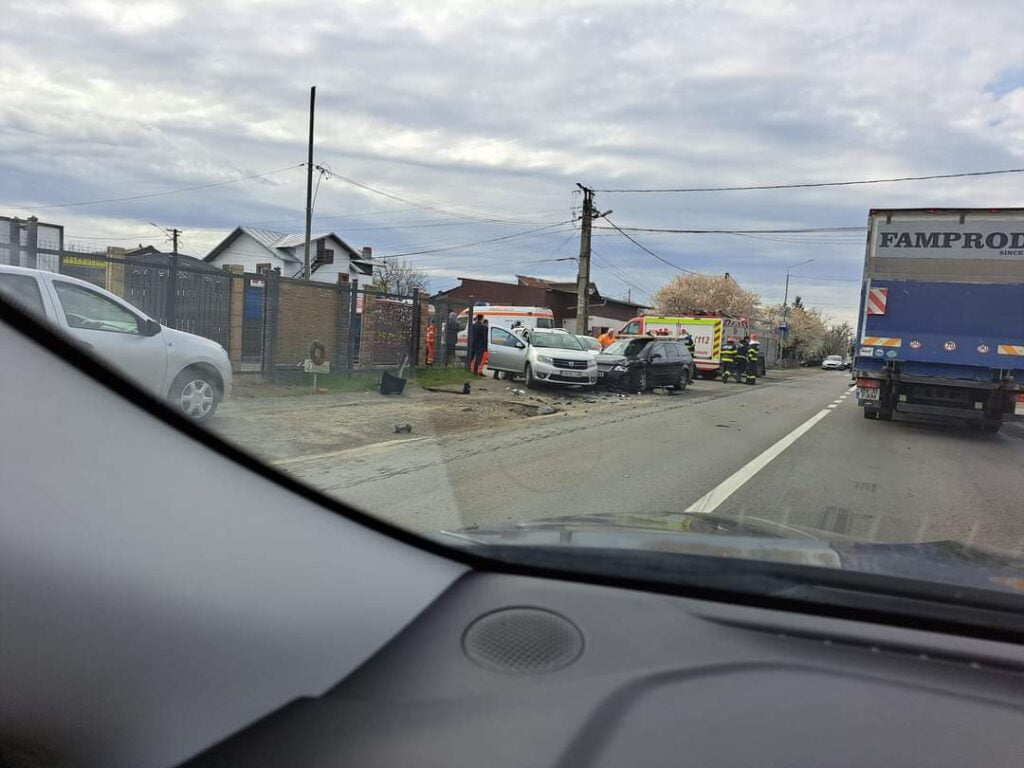 Accident grav in Blejoi, in zona rafinariei Vega. 4 masini implicate, mai multe victime