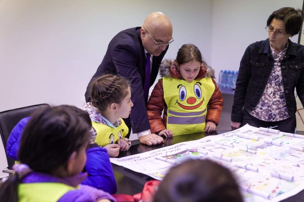 Primaria Ploiesti si-a deschis portile pentru elevii Scolii „Grigore Moisil”