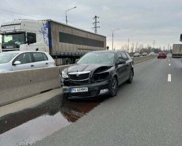 Accident cu trei masini implicate, pe podul peste Teleajen, spre Bucov
