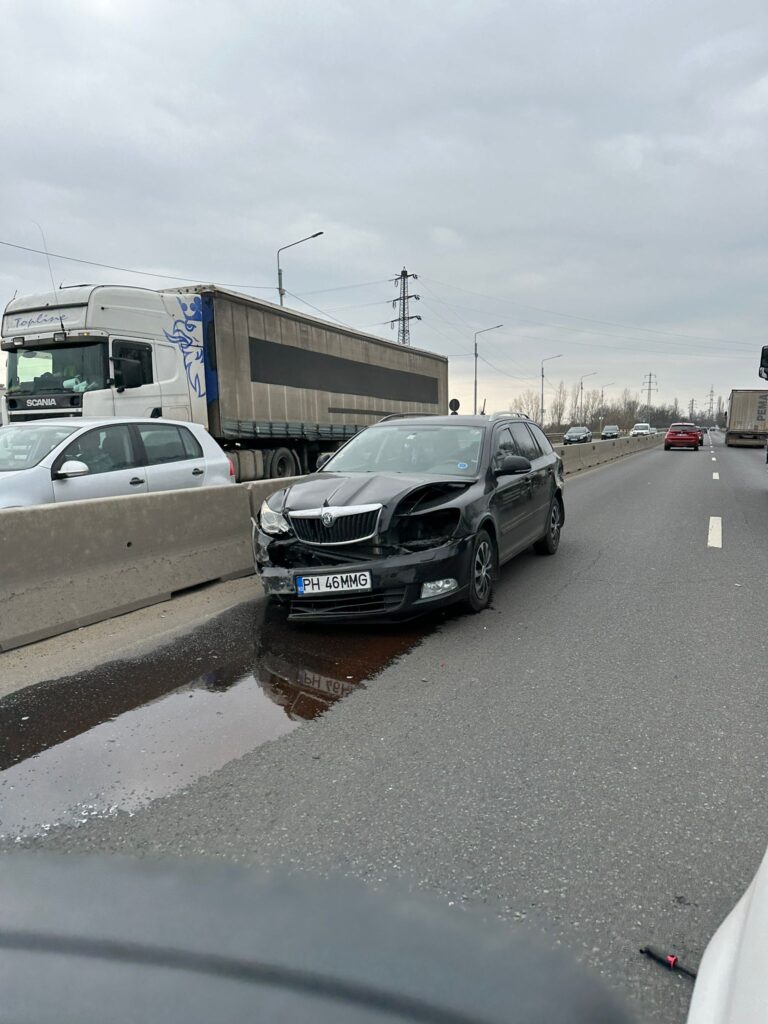 Accident cu trei masini implicate, pe podul peste Teleajen, spre Bucov