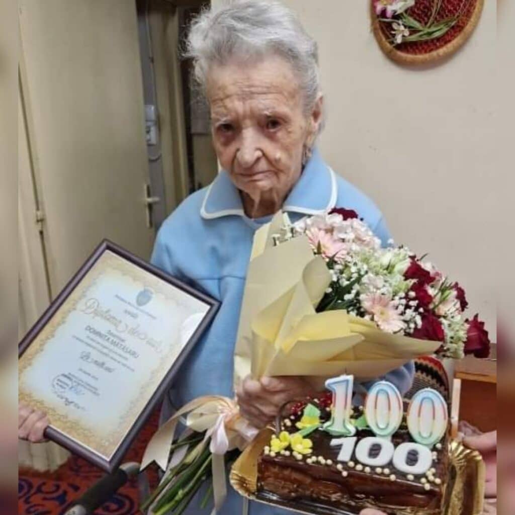 Primaria Ploiesti a aniversat-o pe Domnita Matasaru, la implinirea varstei de 100 de ani