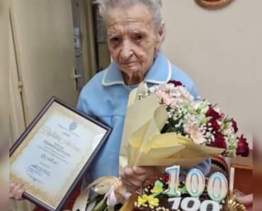 Primaria Ploiesti a aniversat-o pe Domnita Matasaru, la implinirea varstei de 100 de ani