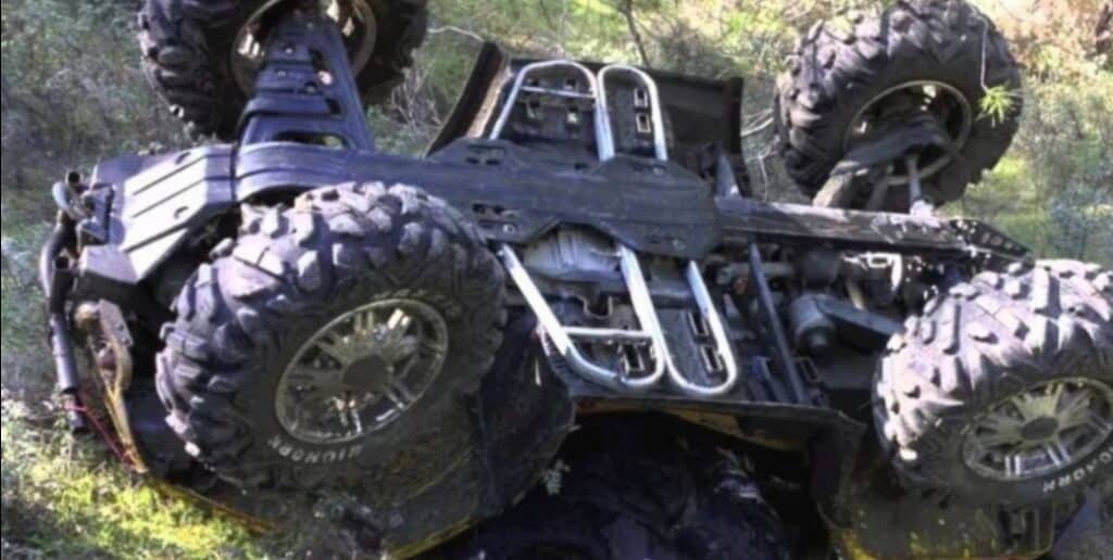 Tragedie, în Prahova. Un tânăr a murit şi altul este în comă, după ce s-au răsturnat cu ATV-ul pe un drum din Talea