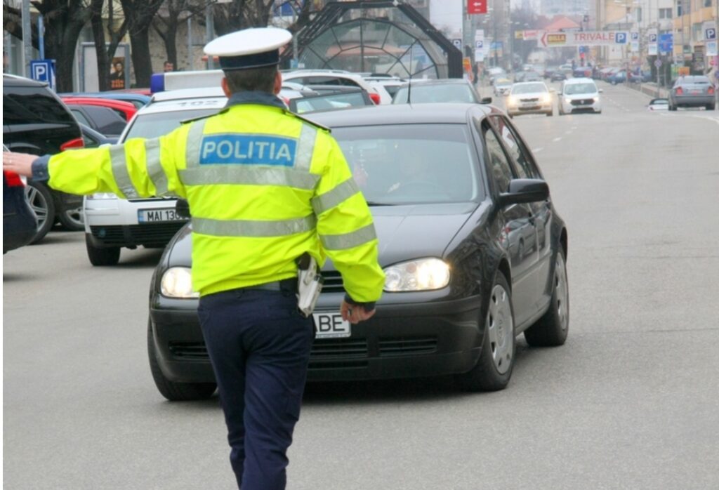 Un barbat din Gornet, Prahova, s-a ales cu dosar penal dupa ce a aratat Politiei Rutiere un asa-zis permis auto strain