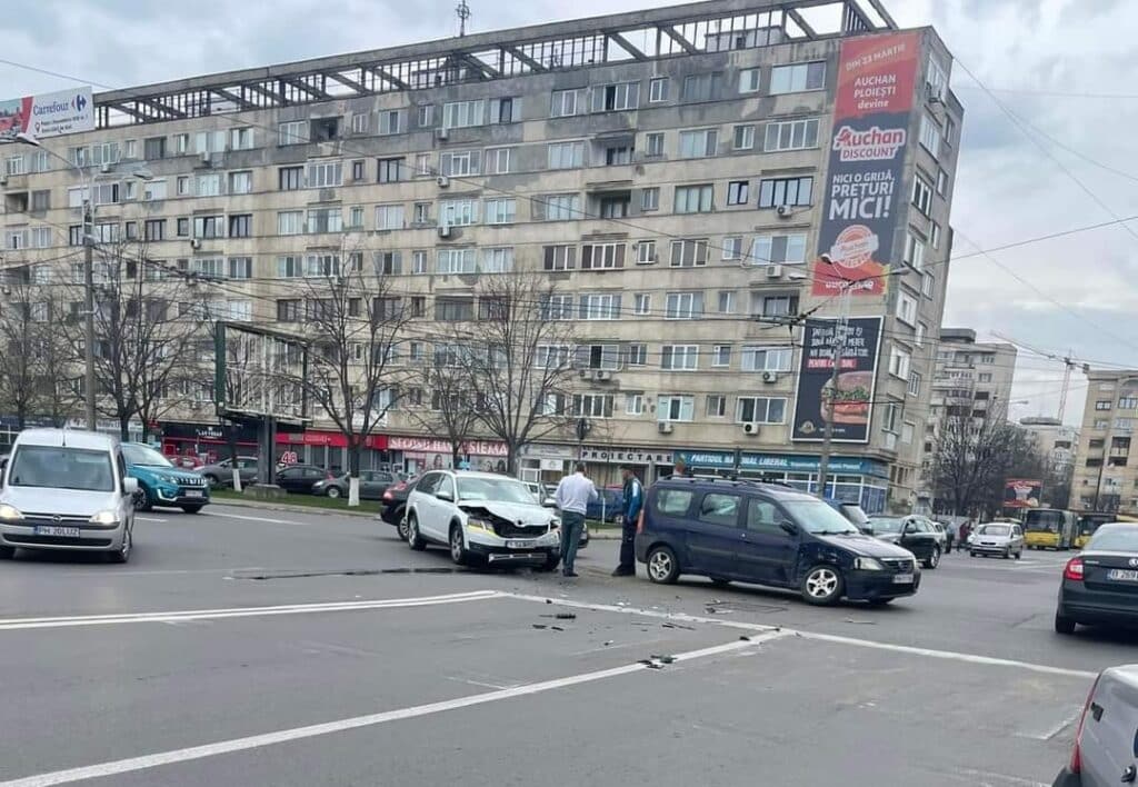 Accident langa Hale, in intersectia de la blocul „7 etaje”