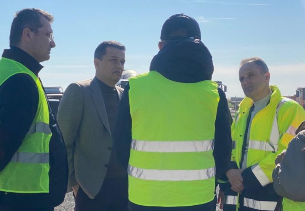 Ministrul Sorin Grindeanu si Prefectul de Prahova, Virgiliu Nanu, verifica stadiul lucrarilor Autostrazii Ploiesti-Buzau