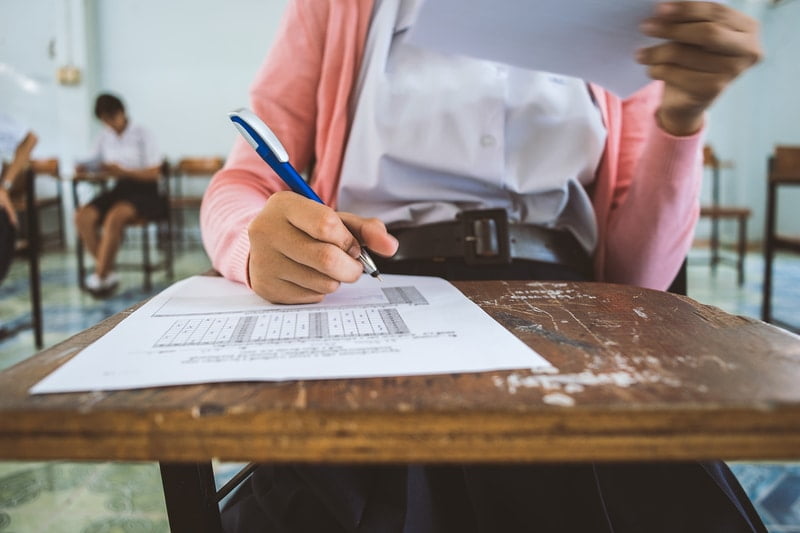 Astăzi se desfășoară prima probă a simulării examenului de Bacalaureat pentru elevii din clasele terminale de liceu
