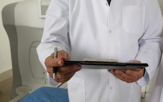 Medicii de familie vor introducerea formularelor electronice în locul tipizatelor pe suport de hârtie / ”De o lungă perioadă de timp, acest sistem informatic este nefuncţional şi blochează inadmisibil activitatea medicală”
