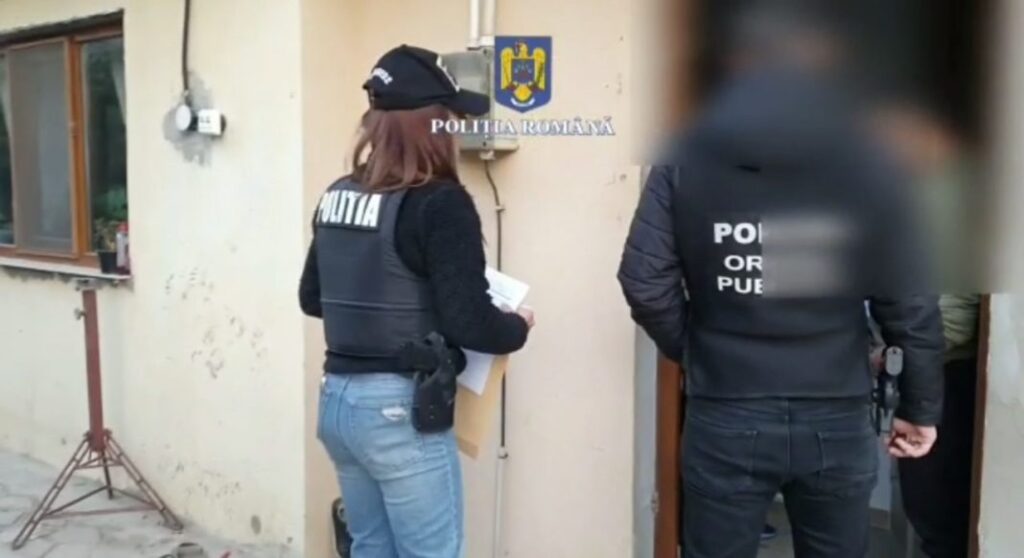 Perchezitii in Prahova/ Sunt vizate persoane care vindeau pe internet si trimiteau colete in care puneau alte obiecte decat cele cumparate. Prejudiciu de 40.000 euro