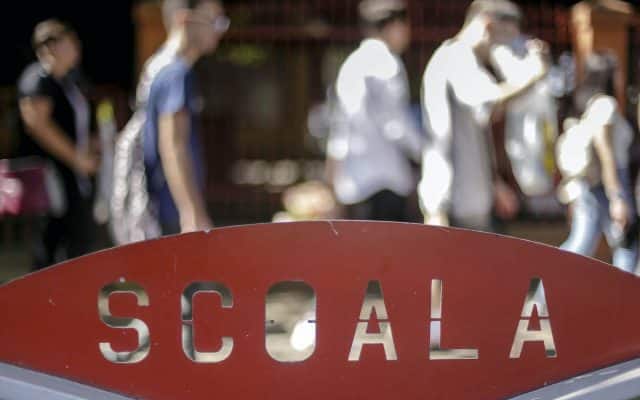 Cazul profesoarei batjocorite de elevi a starnit reactii vehemente si propuneri extreme: Exmatricularea elevilor pentru acte grave de indisciplină. Jignirea sau amenințarea profesorilor să fie infracțiune de ultraj