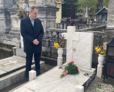 Prefectul Nanu si subprefectul Draganescu au depus flori la mormintele fostilor prefecti ai Prahovei Generalul Teodor Teutu si Alexandru Dan Dragu