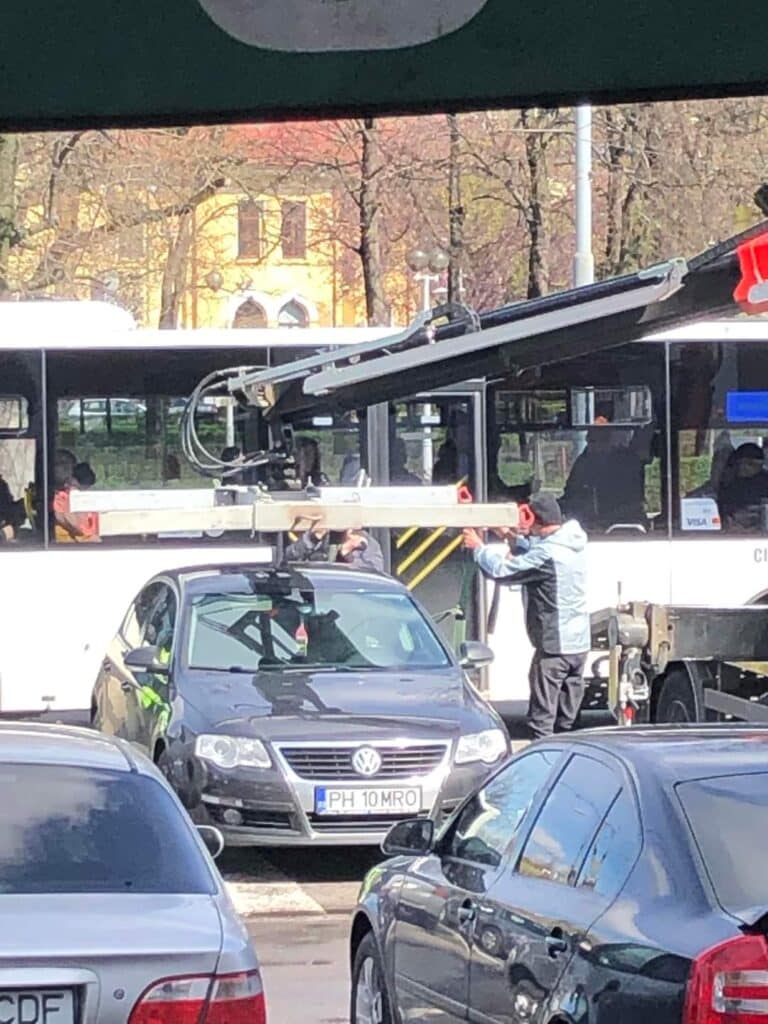 SGU, în acțiune. Se ridică maşinile parcate neregulamentar la Gara de Sud