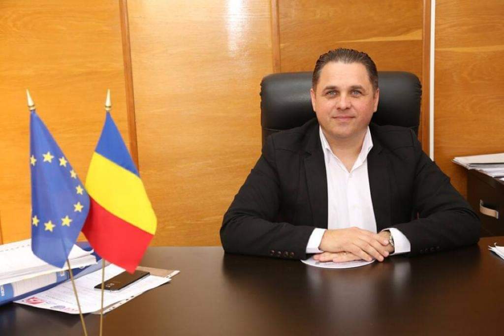 Primarul din Băicoi le-a pregătit copiilor surprize, de „iepuras”