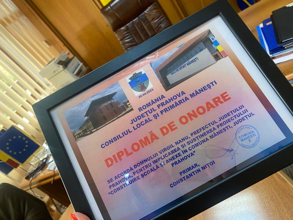 Prefectul Virgiliu Nanu a primit Diploma de Onoare din partea Primariei Măneşti, pentru susținerea proiectului de construcție a Şcolii „Gheorghe Diboş”