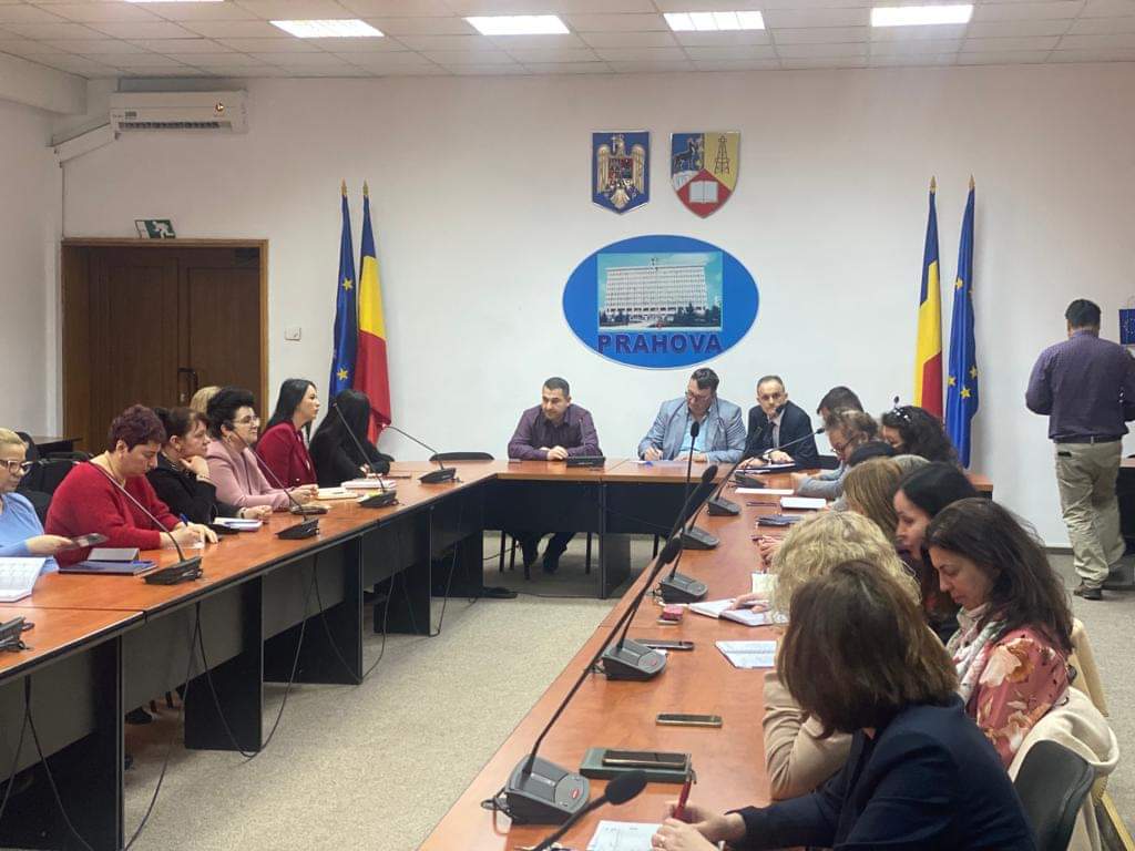 Angajatii Prefecturii Prahova, instruiti de Directia Generala Anticoruptie Prahova