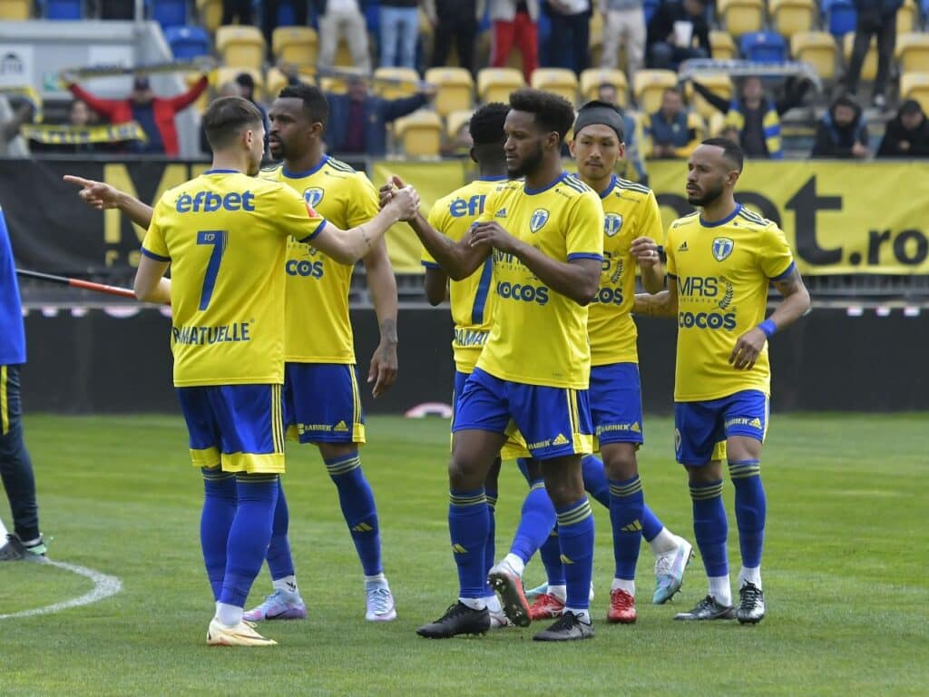 Petrolul este departe de Europa