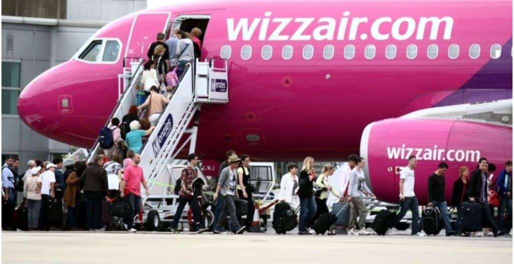 Wizz Air a refuzat îmbarcarea mai multor pasageri, deși aveau locuri rezervate. Reacția companiei