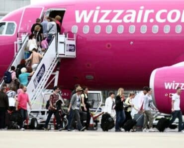Wizz Air a refuzat îmbarcarea mai multor pasageri, deși aveau locuri rezervate. Reacția companiei