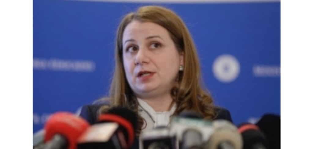 Ministrul Educaţiei anunţă sancţiuni pentru părinţii care refuză să semneze contractul educaţional cu şcoala