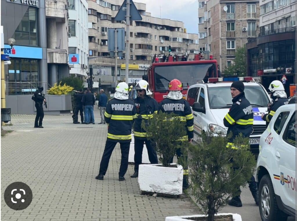 Alertă în Ploieşti/ Bagaj suspect, abandonat în sediul BCR, din centru