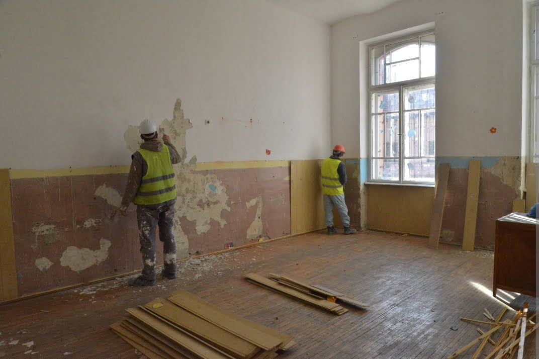 Consiliul Local urmeaza sa aprobe lucrarile de reparatii la scolile din Ploiesti